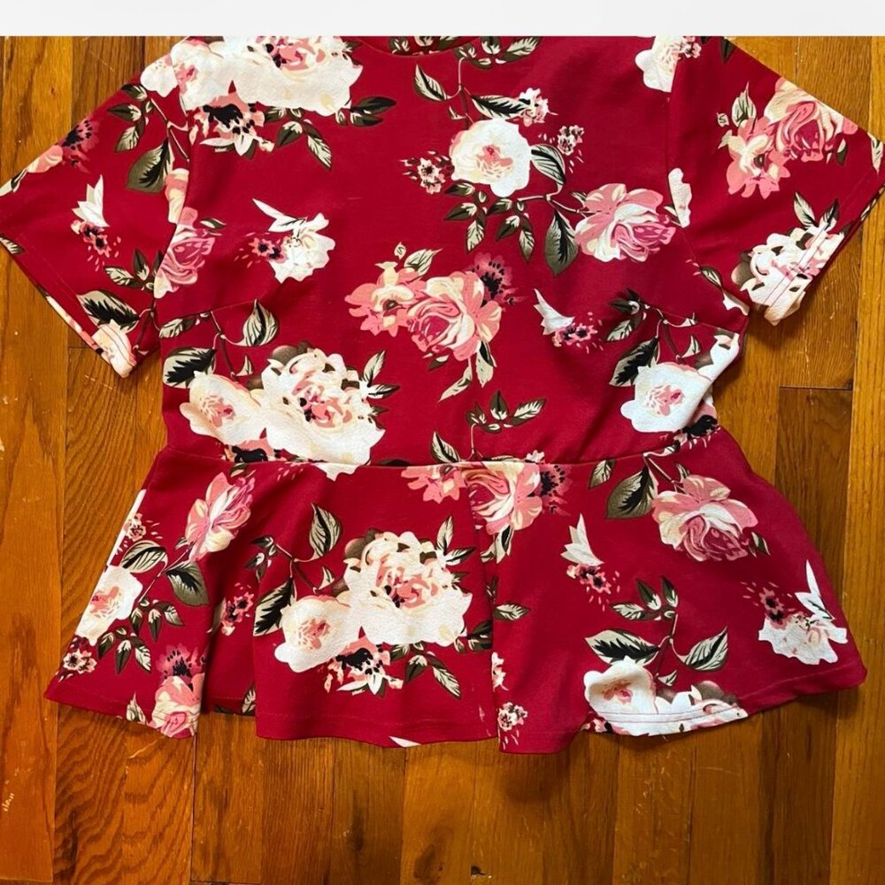 WOMENS RED FLORAL TOP SIZE 3X